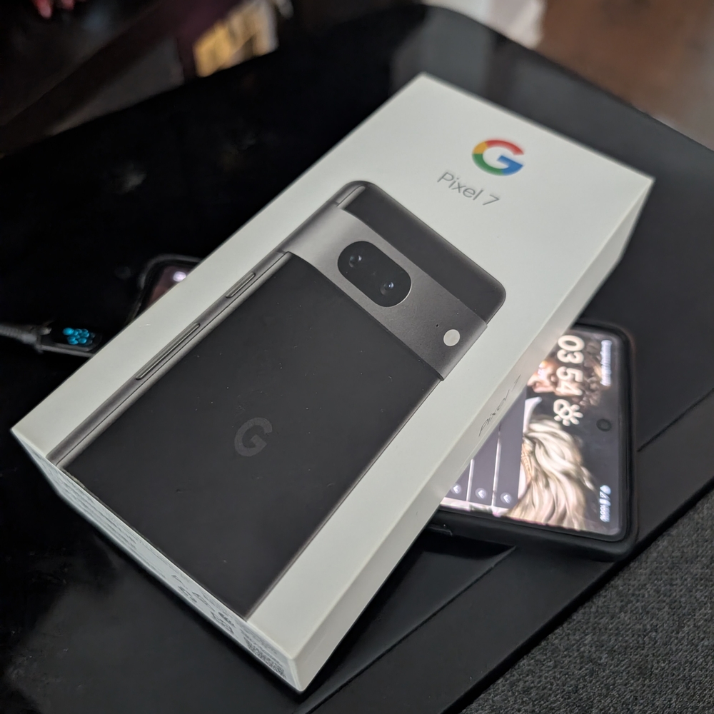 SOLD // Google Pixel 7 in Obsidian Black. With Leather Case.